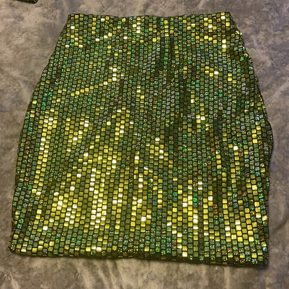 Two piece skirt set - Picture 2 of 3